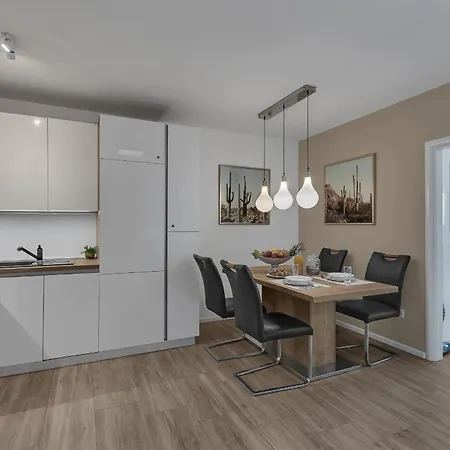 Luxury Iris Apartment *