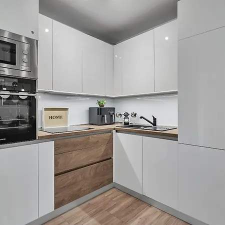 Luxury Iris Apartment *